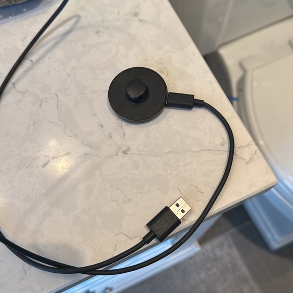 Oura Ring Gen3 Heritage Gold w/ 2 Chargers & Box - Picture 12 of 17